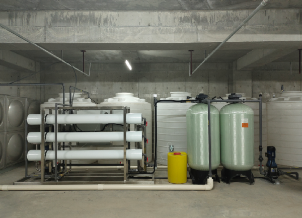 河北5T單級反滲透+變頻供水設(shè)備安裝調(diào)試完成